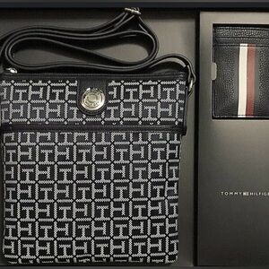 TOMMY HILFIGER STRIPED CROSSBODY & CREDIT CARD HOLDER